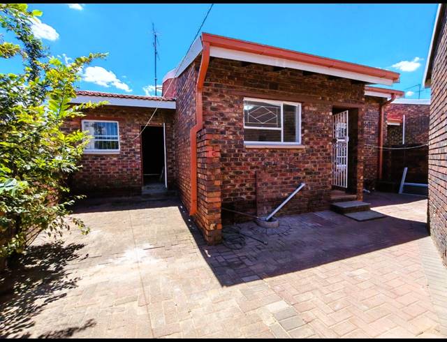 2 BEDROOM TOWNHOUSE FOR SALE IN THREE RIVERS